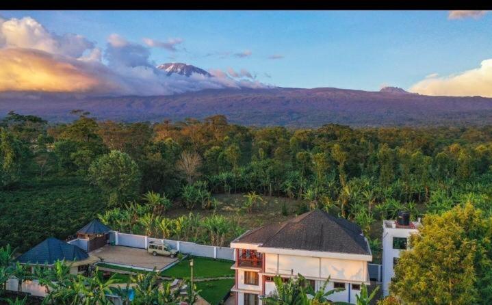 Dual Mountain View Lodge Moshi Esterno foto
